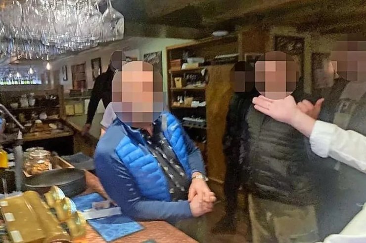 Курьез в Британии, бар Британия, неоплаченные счета, должники, посетители