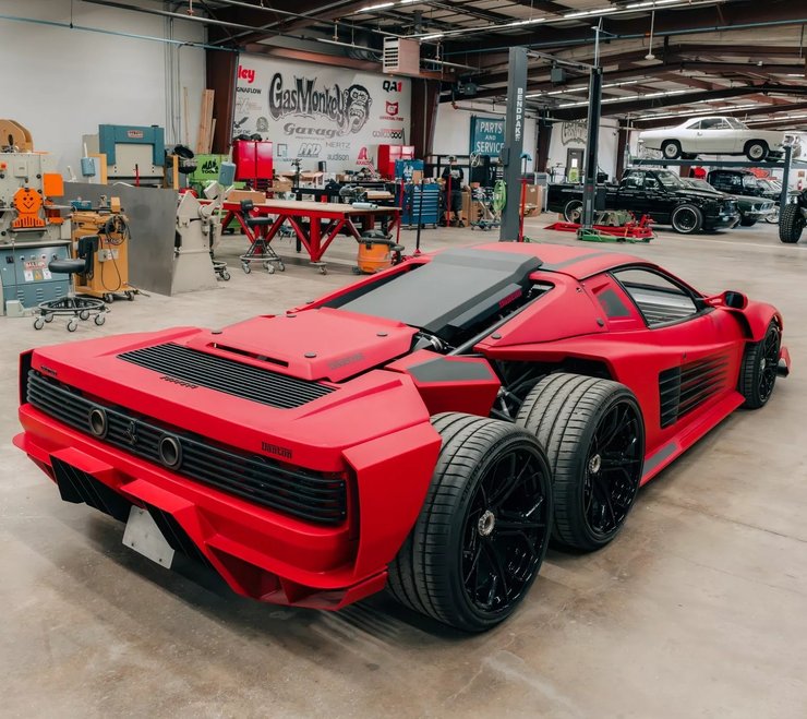 шестиколісний суперкар Ferrari