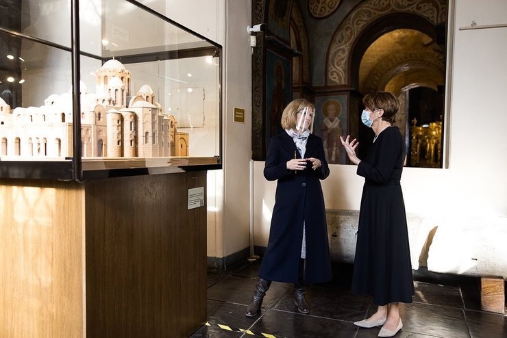 Эльке Бюденбендер, Елена Зеленская, софия киевская, экскурсия, жена штайнмайера, первая леди германии