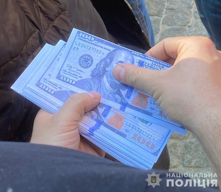 Сім тисяч доларів за місце водія