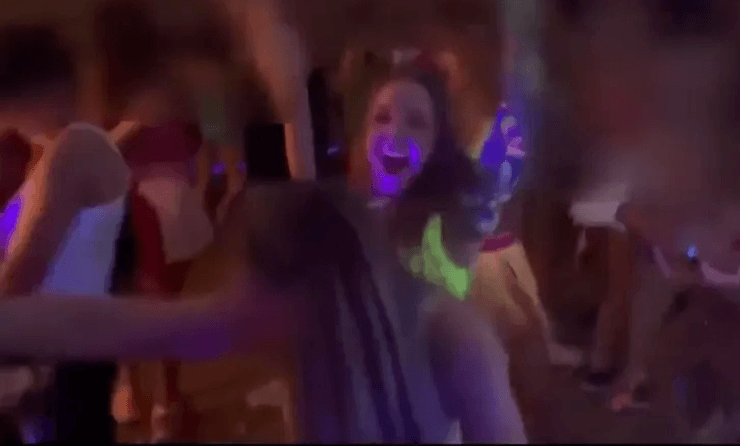 Випускниця позбулася стипендії, студентка, Кайлі Тімонет, випускний, танцювала тверк, відвертий танець, учениця, школа покарала ученицю