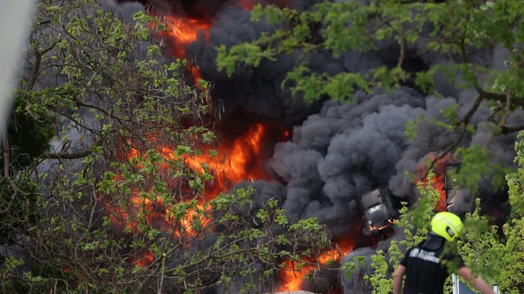 Пожежу рятувальники не контролюють, лише гасять її ззовні