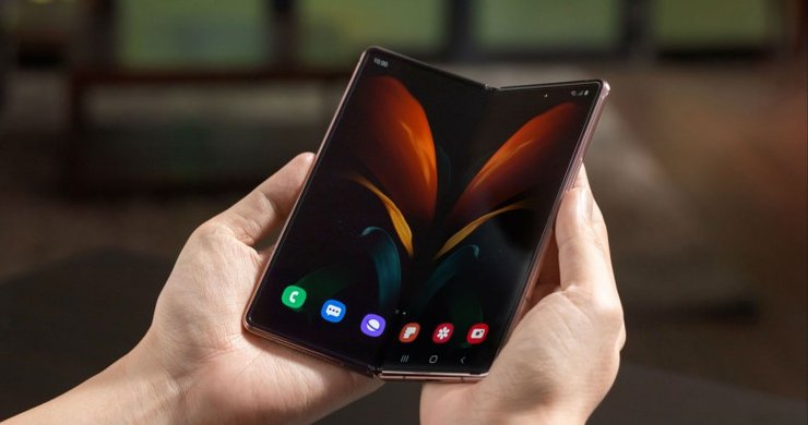 Смартфон с гибким экраном Samsung Galaxy Z Fold 2 легко превращается в мини-планшет