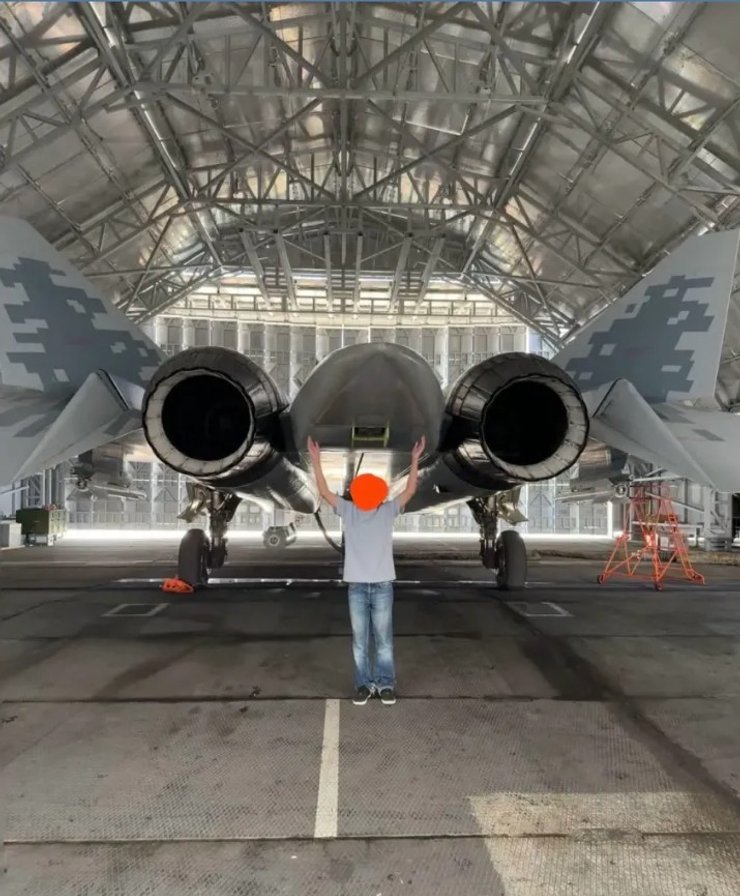 фото літака Су-57 на базі в Ахтюбінську