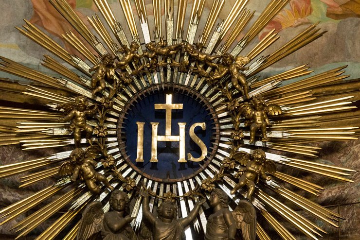 Історія Ордену єзуїтів, як і усіх великих організацій, які століттями здійснювали свій вплив на людство, неоднозначна