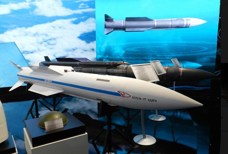 Российская ракета класса "воздух-воздух" Р-37М