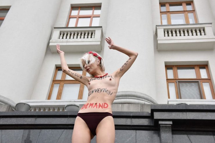 активистка Femen киев