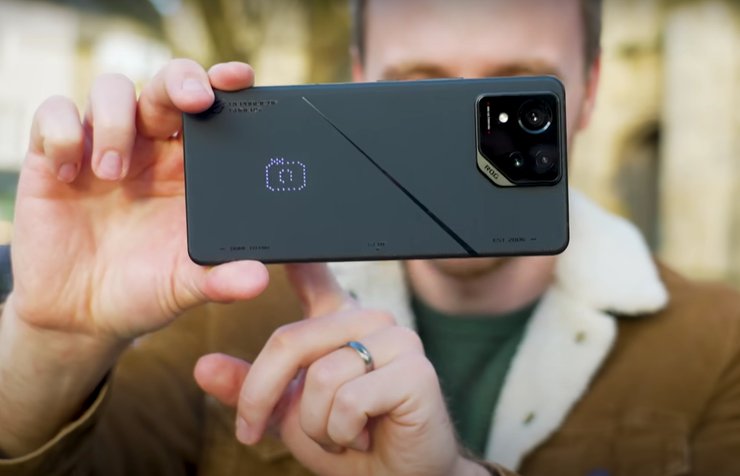 Смартфон Asus ROG Phone 8 Pro с самой лучшей батареей