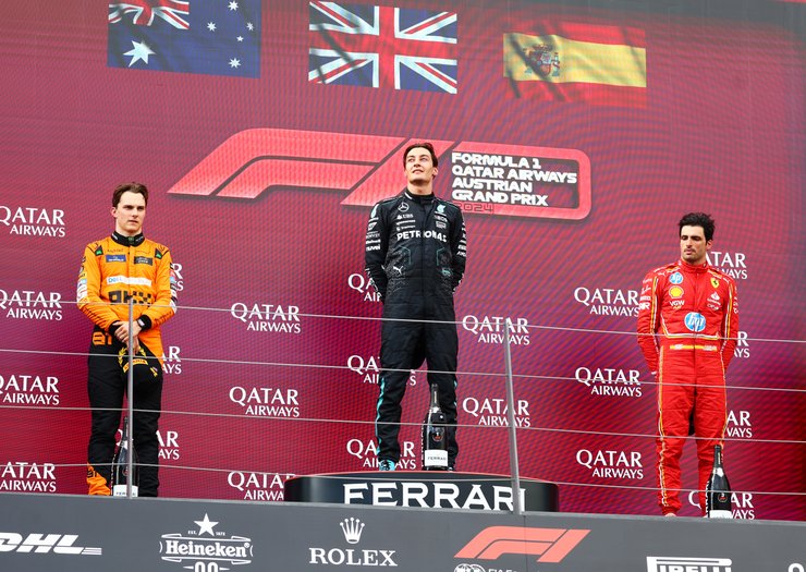 Расселл, Піастрі та Сайнс