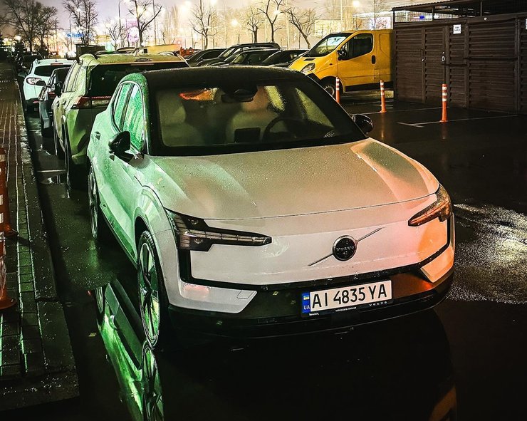 Volvo EX30, новий Volvo EX30, Volvo EX30 2024, електромобіль Volvo, кросовер Volvo, кросовер Volvo