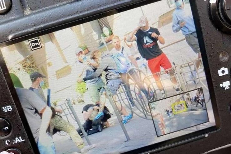 буквы, избиение журналиста