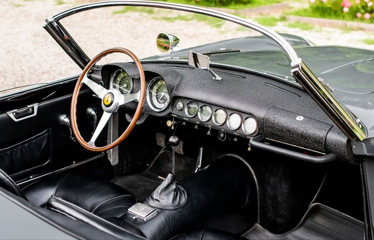 Суперкар отреставрирован и выглядит великолепно