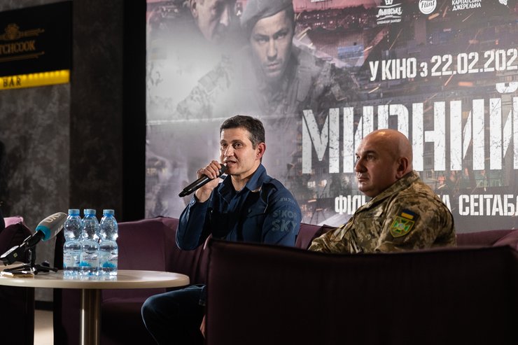 Мирний 21, фільм Мирний 21, Мирний 21 прем'єра, Мирний 21 рецензія, Мирни1 21 відгуки, Ахтем Сеітаблаєв, режисер Ахтем Сеітаблаєв, фільм Ахтема Сеітаблаєва, фільми про війну, фільм про війну в Україні, Луганський погранторяд