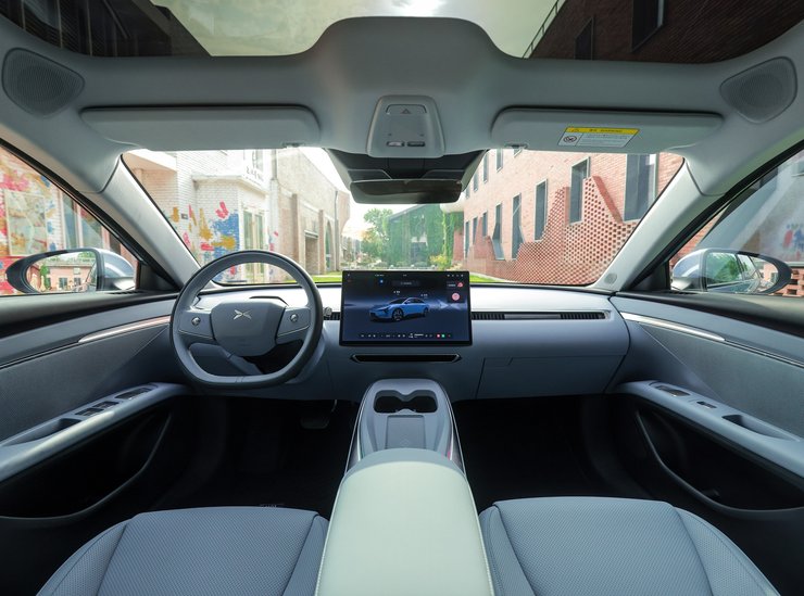 Салон Xpeng Mona M03