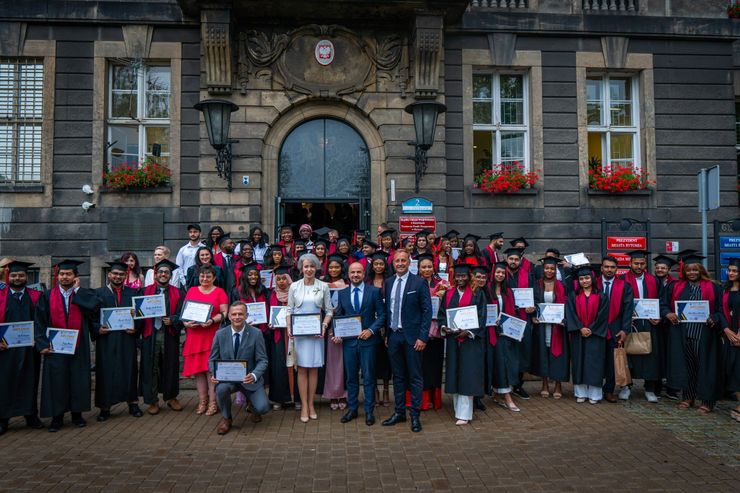 Випуск іноземних студентів 2023. Польща, Битом