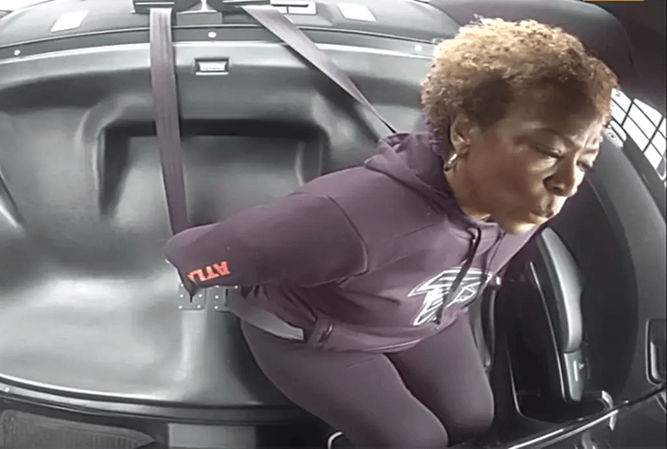 Сквоттер, проникновение в дом, квартирантка, незаконная жизнь в доме, чужой дом, арестовали владелицу дома