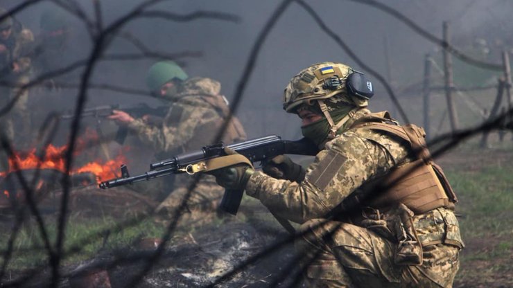 Війна з країною-агресоркою та спричинені нею безпекові ризики лишається головним ризиком для економіки України