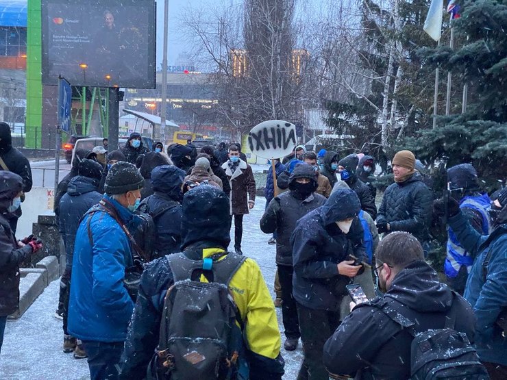 канал НАШ, мітинг, с14, правий сектор, ультраправі, закриття телеканалів