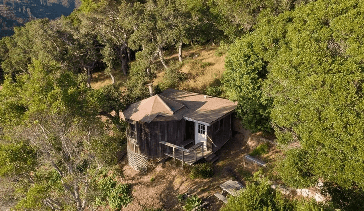 Будинок із винних бочок, побудував будинок із гігантських бочок, гігантські бочки, будинок із червоного дерева, будинок із видом на океан, гостьовий котедж,