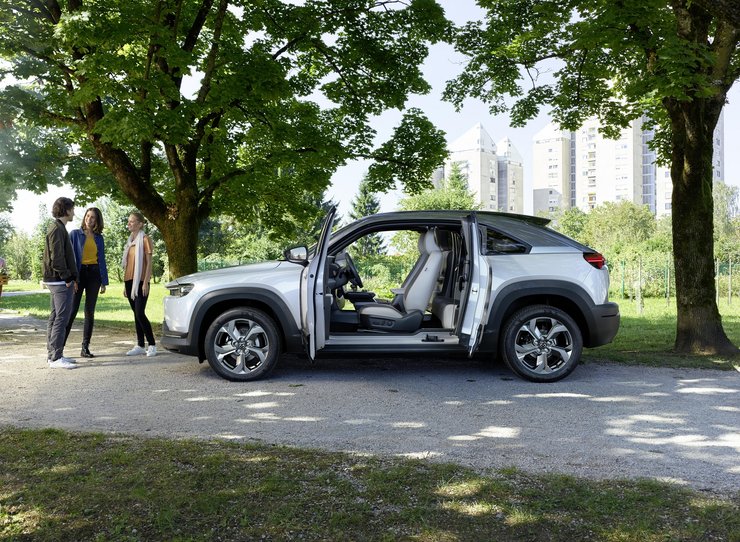 Mazda MX-30, кроссовер Mazda, электромобиль Mazda, электромобиль Mazda