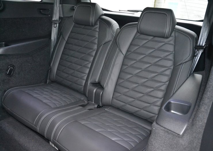 Третій ряд пежо 5008