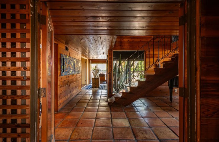 Дом 6105 на Малхолланд Хайвей в Голливуде