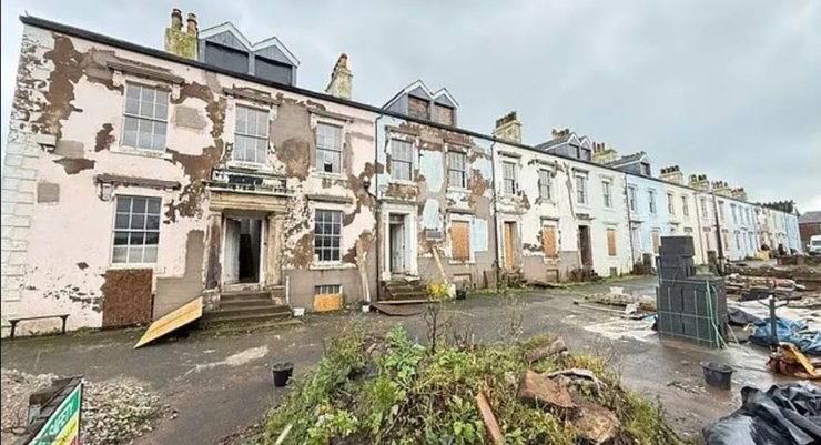 Застарілі вікторіанські будинки у Великій Британії, що занепали за останні роки