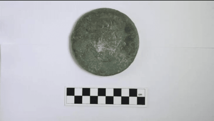 находка, курган, раскопки, кости, артефакт, девушка, захоронение, украшение, серебро, лягушка, серебряное украшение, вода, Казахстан