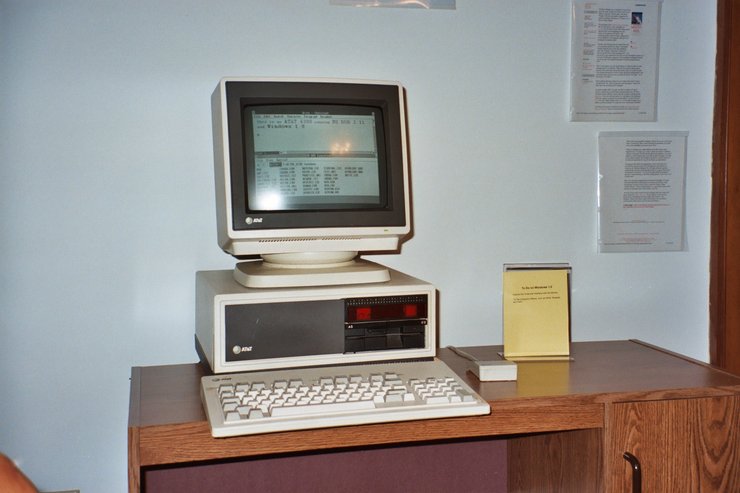 ОС Windows 1.0 на компьютере