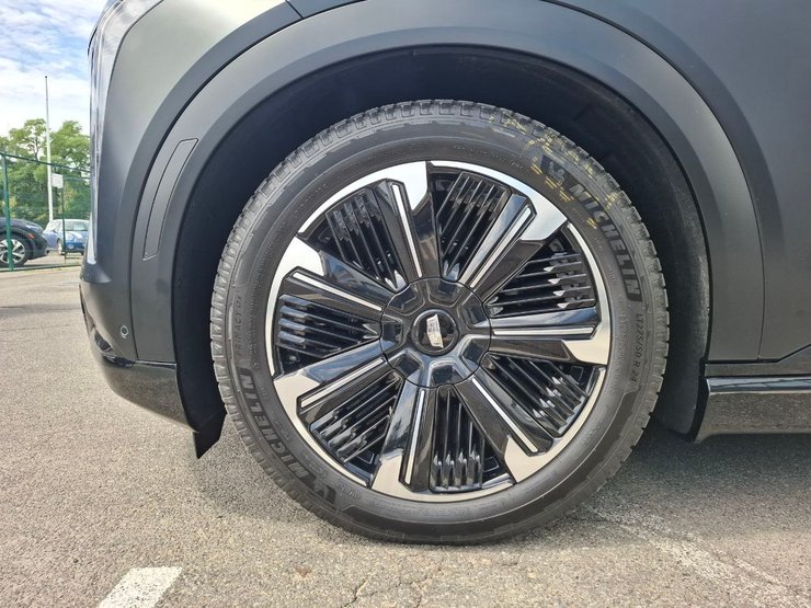 колеса кадиллак, Cadillac Escalade, Cadillac Escalade IQ, Cadillac Escalade 2025,новый Cadillac Escalade, электромобиль Cadillac Escalade