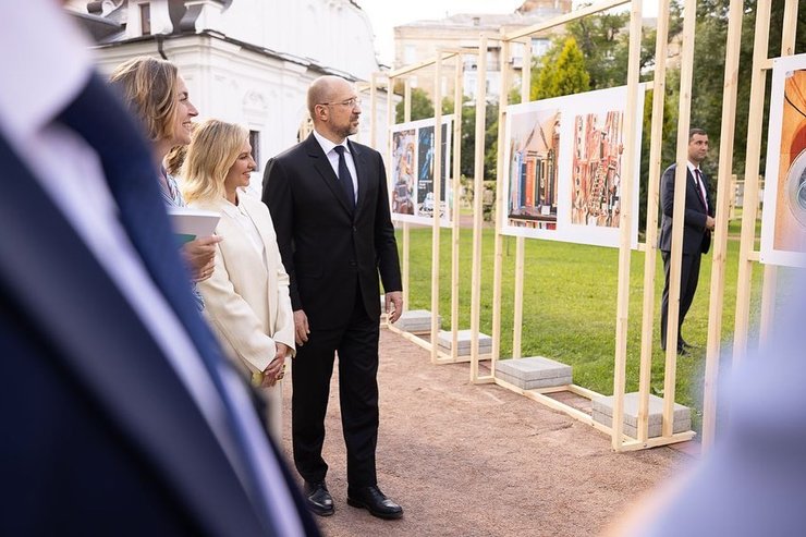 фотовиставка, Олена Зеленська, Денис Шмигаль