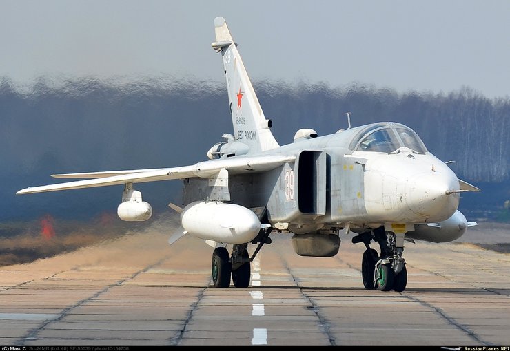 самолет Су-24 МР