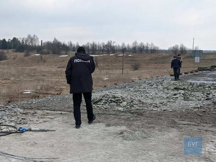 полиция на месте обвала моста