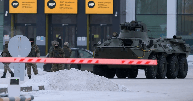 Аэропорт охраняют военные