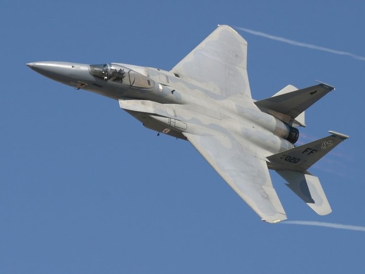 Американский всепогодный истребитель четвертого поколения McDonnell Douglas F-15 Eagle.