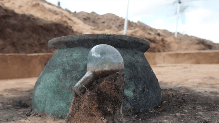 Древние могилы, Археологическое открытие, Пограничные поселения Римской империи, Галльские погребальные обычаи, Германские земледельцы, Погребальные ритуалы, Антропологический анализ остатков, археология, раскопки