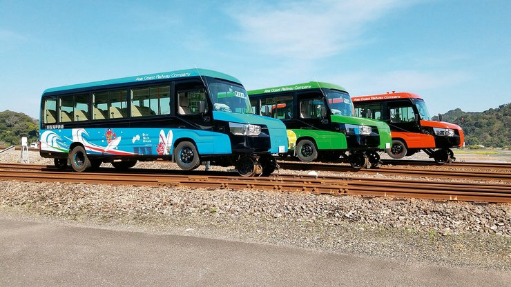 автобус-поезд, необычный транспорт, транспорт в японии
