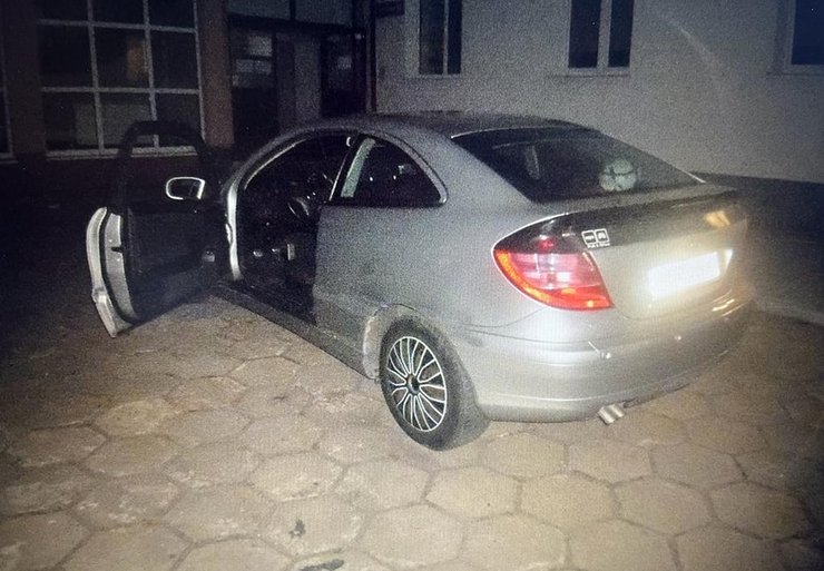 Автомобиль, на котором мужчина сбил свою дочь