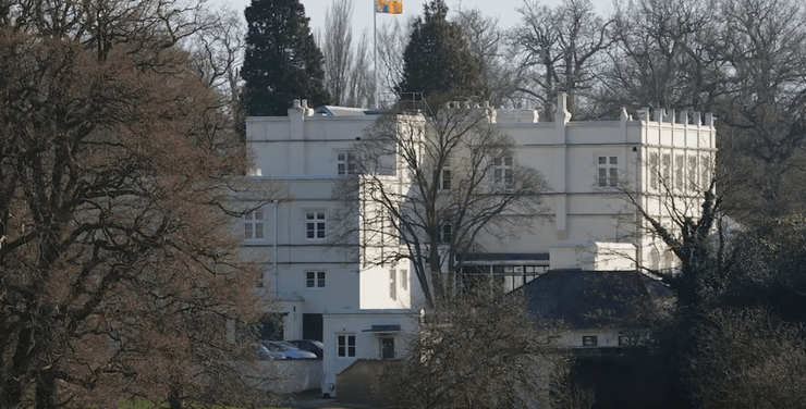 Королевский лодж поместье Royal Lodge принц Эндрю