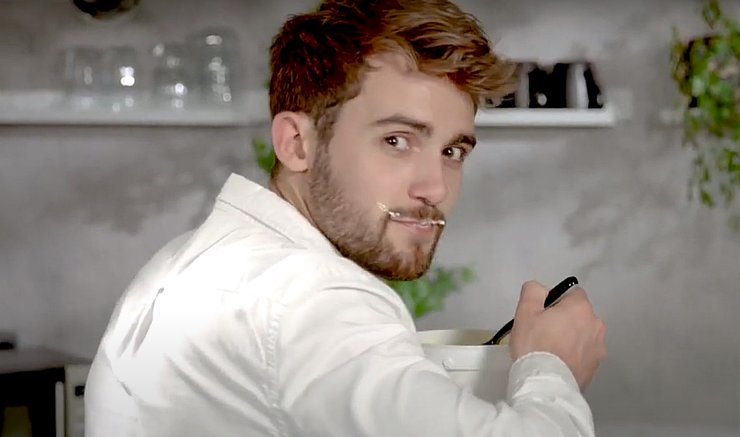 SpoonTEK, електронна ложка, ложка з батарейкою, ложка, що покращує смак, покращити смак їжі, дієтична їжа, дієта