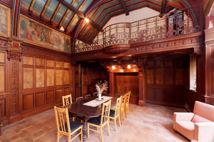 Супруги купили замок, ремонт, реставрация жилья, гнилой фундамент, покупка недвижимости, интересные истории