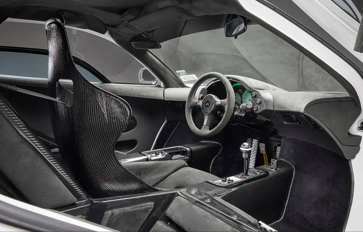 салон McLaren F1