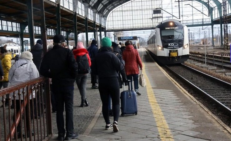 поезда, польша, поезда в польше, вокзал