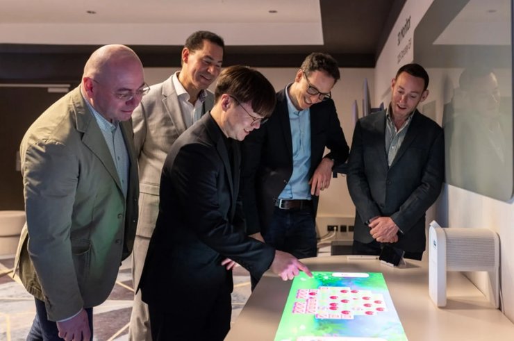 Сенсорный проектор Samsung Premiere 5