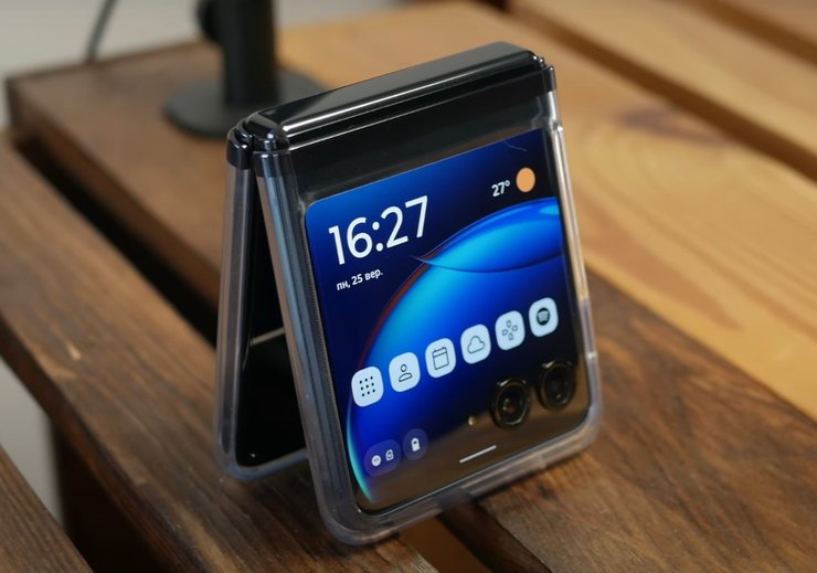Motorola Razr 40 Ultra, смартфон, телефон, скидки на смартфоны, Черная пятница 2023, черная пятница в Украине, купить смартфон в Украине, купить телефон в Украине,