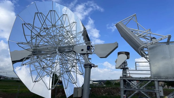 Сонячна піч для переробки сталі