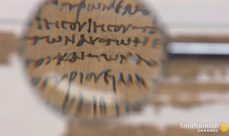 набор документов, лупа, фото