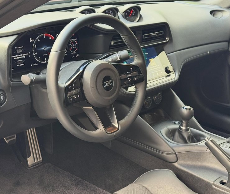 салон Nissan Z