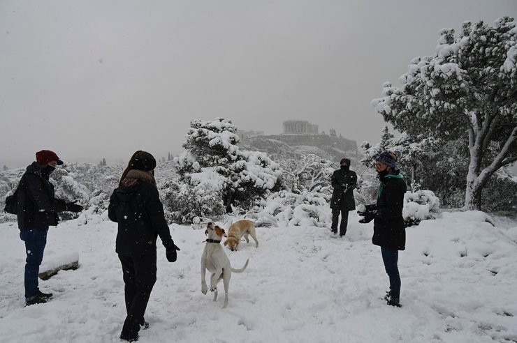 Греция, Афины, вакцинация, вакцина, снегопад, комендантский час, пандемия коронавируса