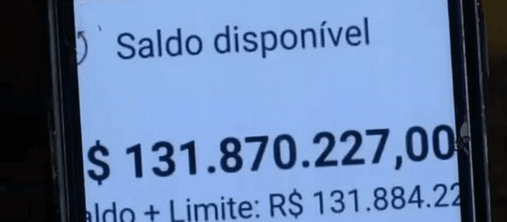 Банківський рахунок, гроші, мобільний телефон, банківський переказ, помилка банку,